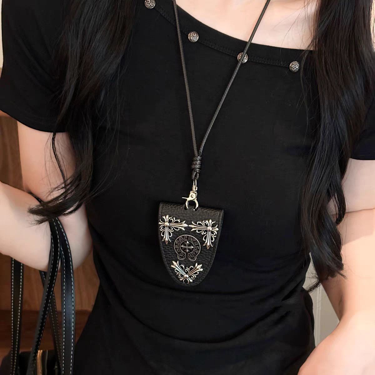 暗黑系皮革磁吸眼镜收纳挂脖项链女辣妹风复古长款毛衣链吊坠配饰