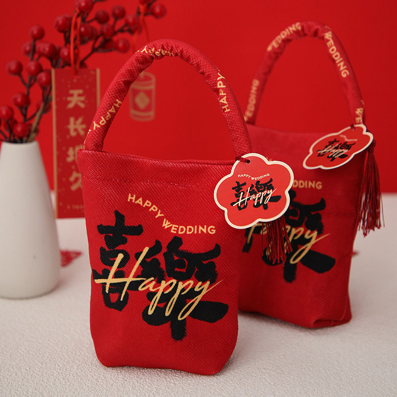 喜糖盒结婚专用喜糖袋2025新款丝绒手提式免折叠回礼小礼品袋红色