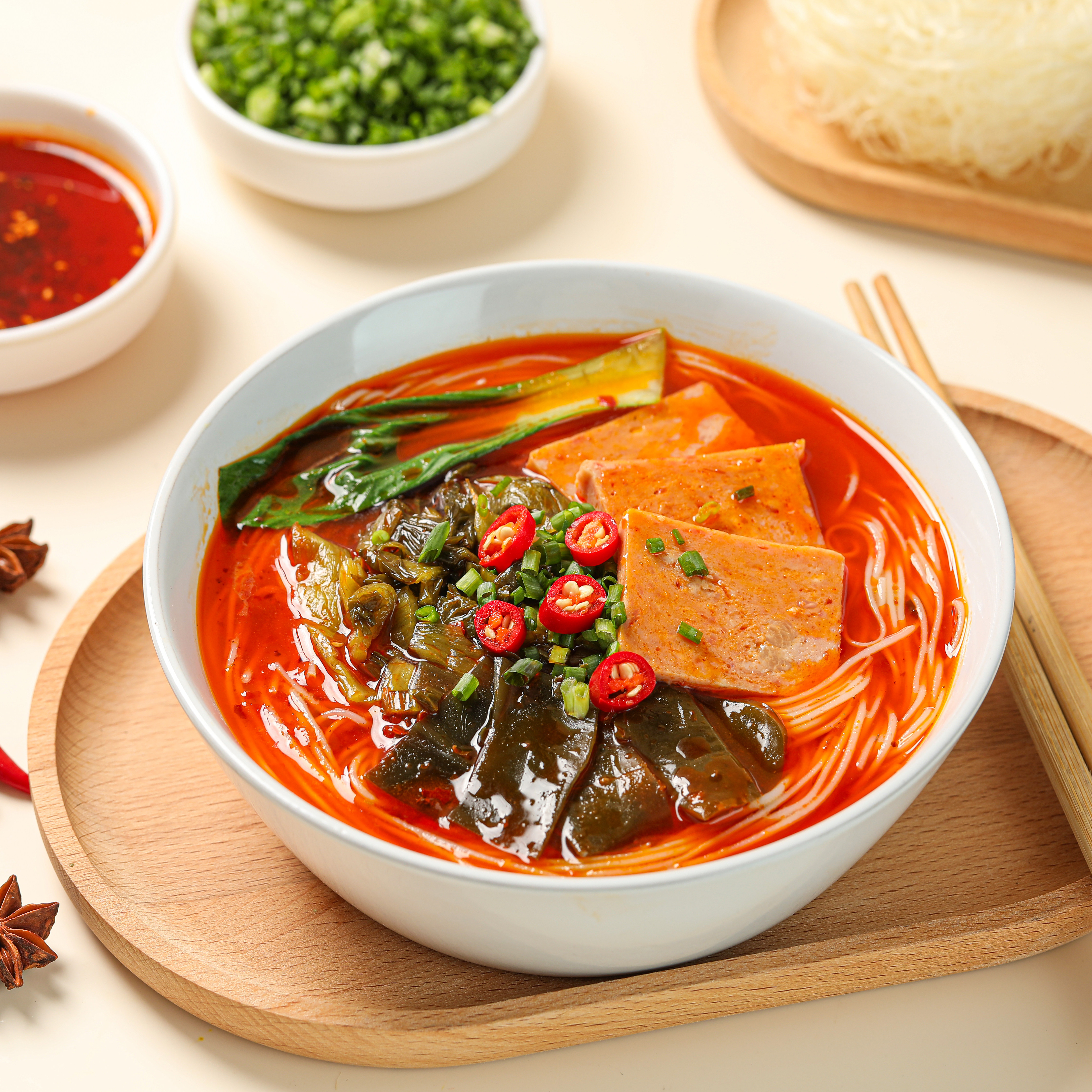 吃在途中四川地道绵阳米粉免煮冲泡大份量176g牛肉味鸡肉味夜宵,粮油调味/速食/干货/烘焙,方便米线/米粉,淘宝优惠券,粉丝福利购,淘宝优惠卷