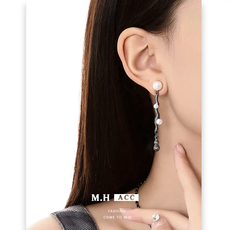 枪黑色不对称珍珠耳环女时尚复古嘻哈百搭耳钉高级感简约耳饰