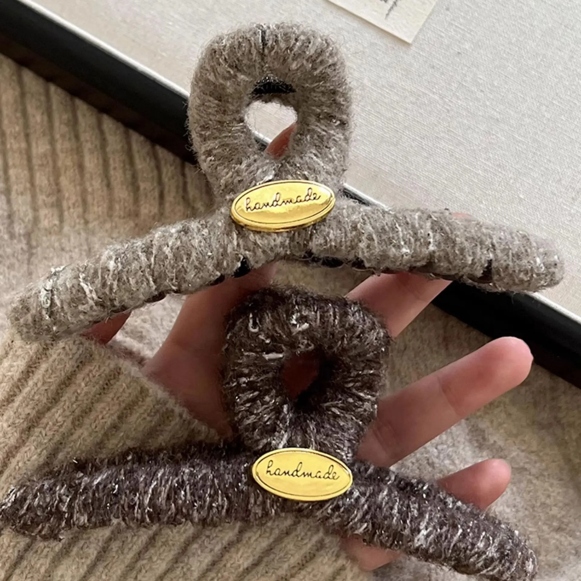 秋冬针织毛绒抓夹女2023新款高级感大号毛毛夹后脑勺发夹头饰