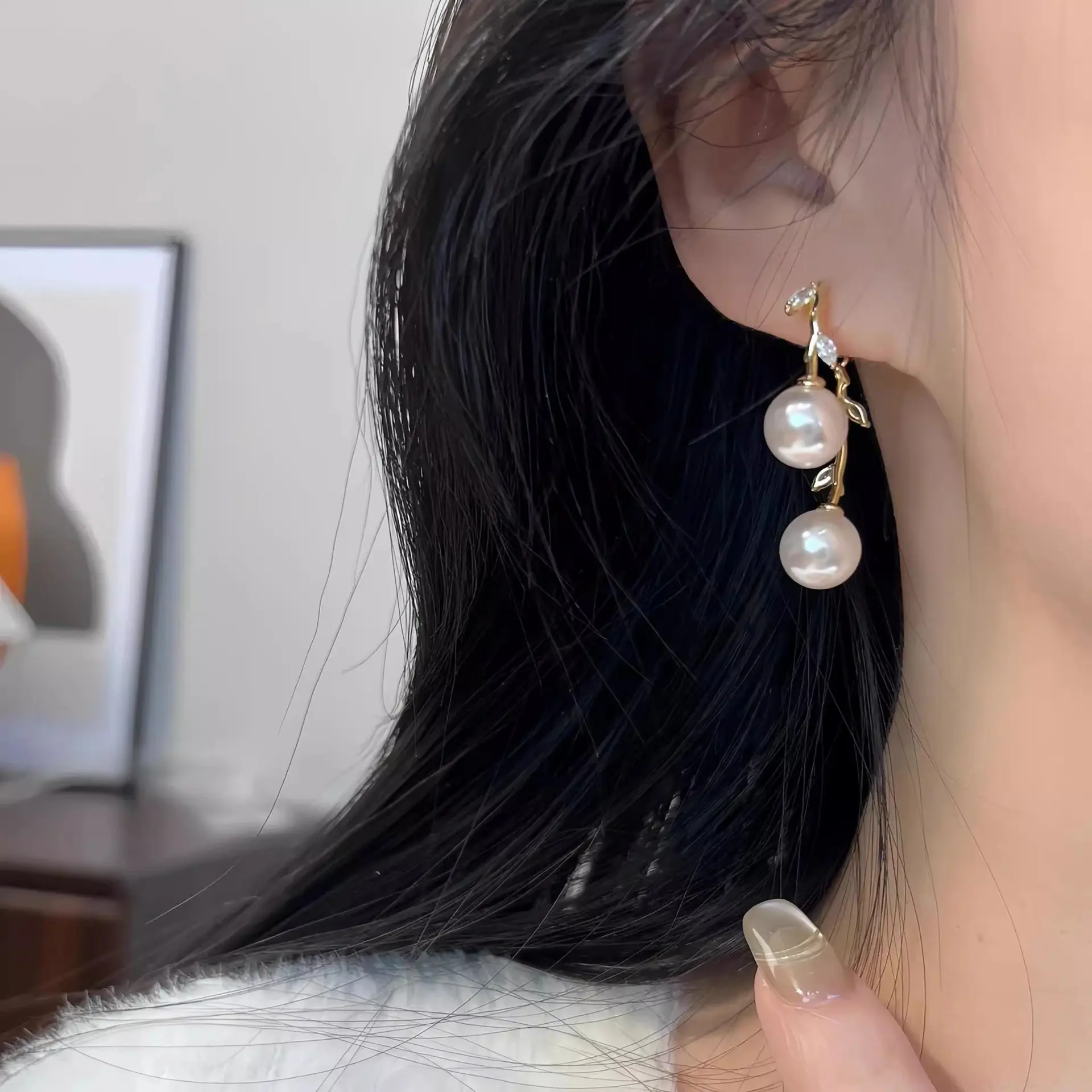 s925银针珍珠叶子耳环轻奢高级感法式后挂式耳钉2025新款爆款耳饰