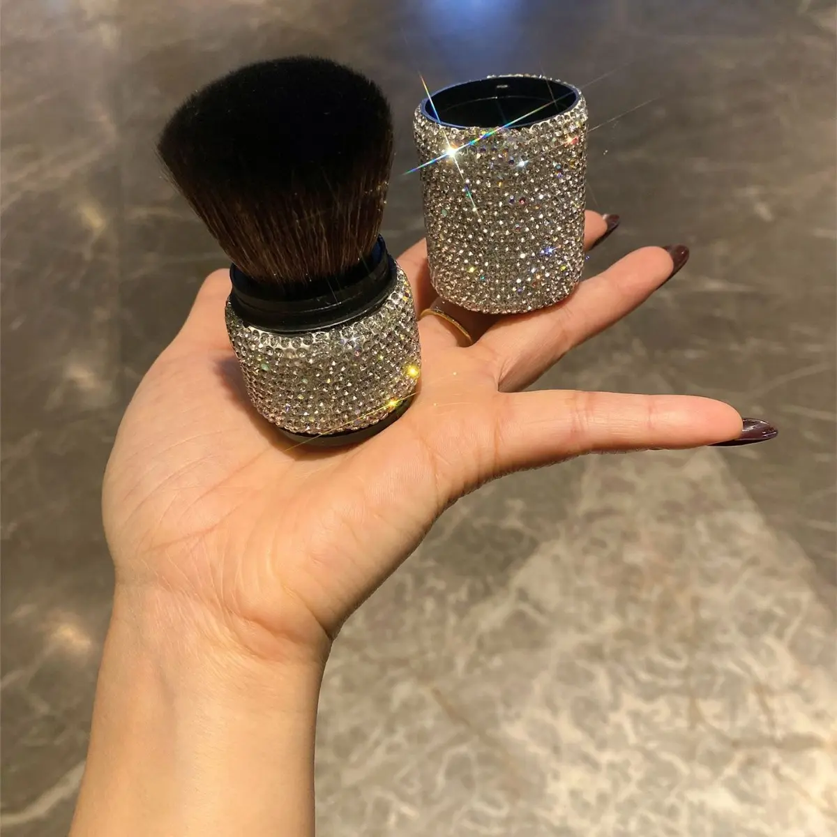 化妆刷高颜值轻奢镶钻伸缩补妆刷带盖软毛蓬松腮红散粉刷短柄