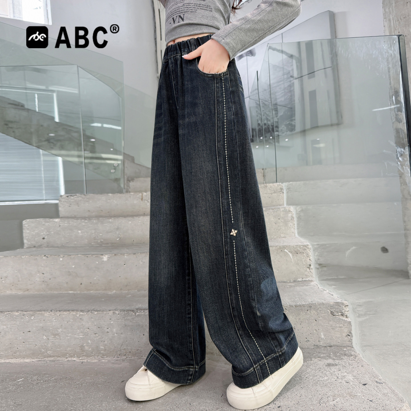 ABC女童裤子2026新款秋季中大童秋冬今年流行深色直筒牛仔阔腿裤