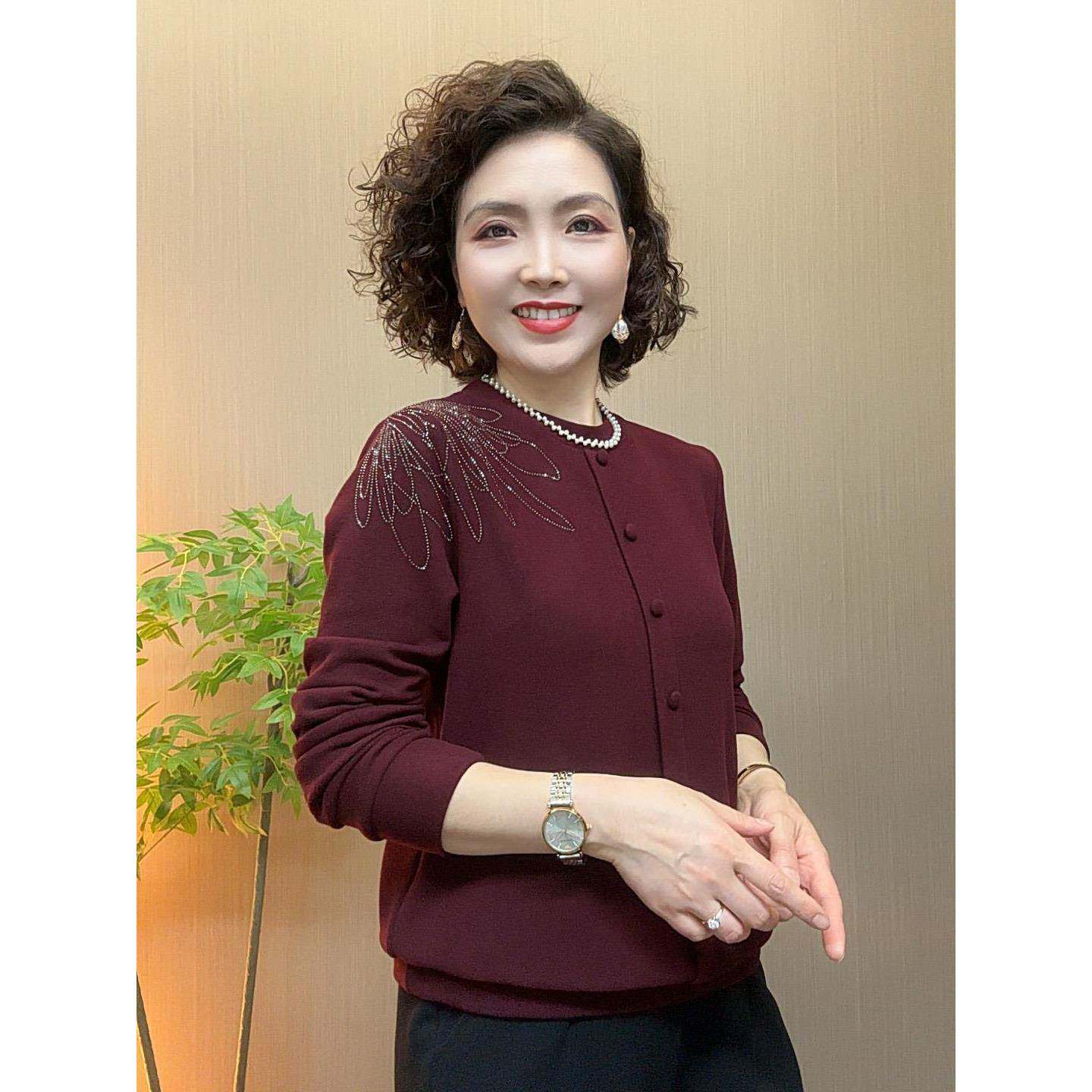 推荐中老年时尚女装妈妈打底衫秋冬新款宽松洋气小衫加厚双面绒上