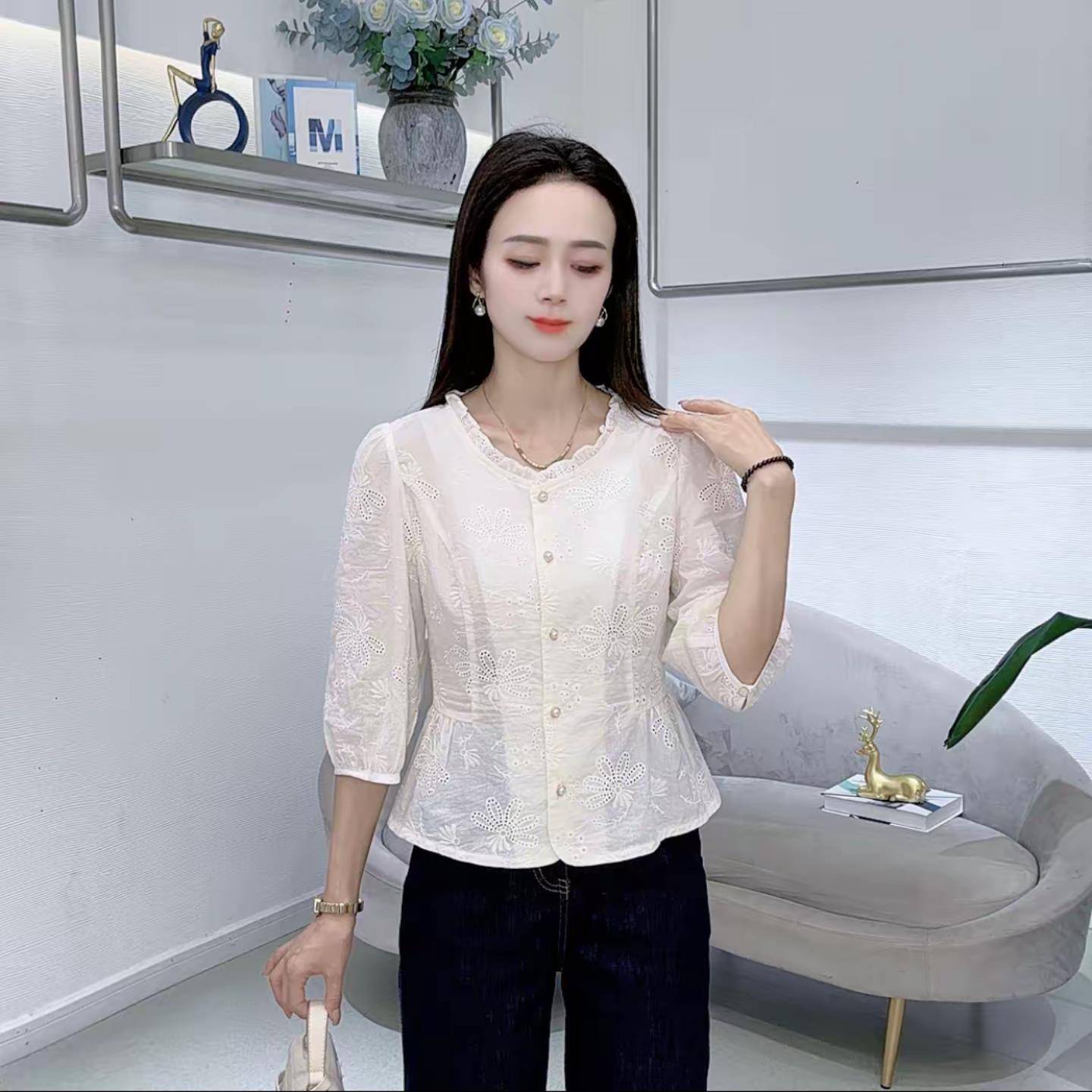 推荐法式花边圆领衬衫女士秋季新款洋气收腰七分袖上衣减龄遮肚子