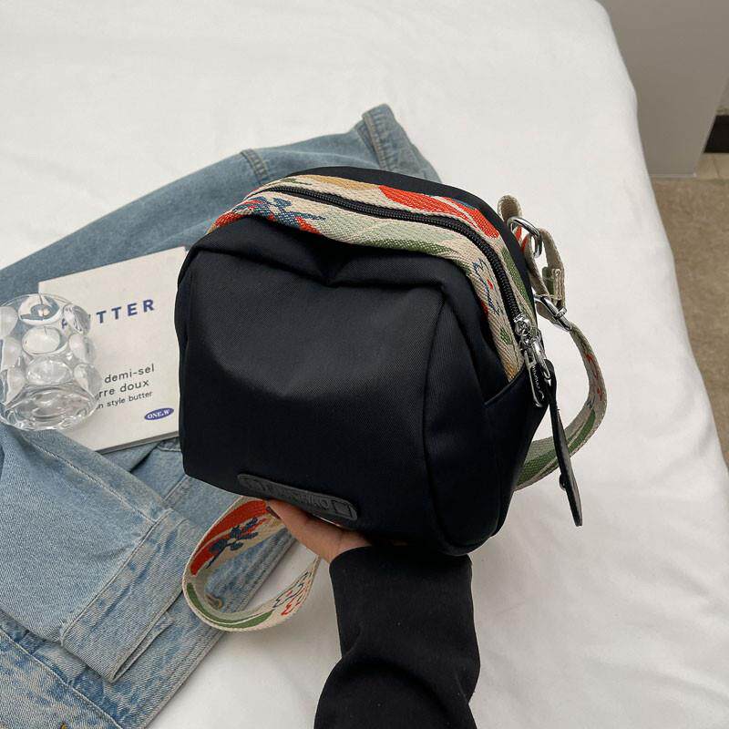 新品防水尼龙布斜挎包包女士2025新款大容量单肩包休闲小众设计通