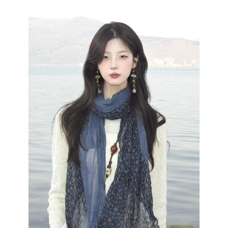 复古文艺藏蓝色碎花围巾女褶皱棉麻长款丝巾披肩氛围感拍照配饰