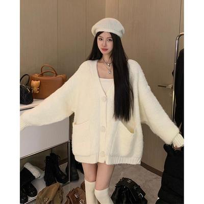 新品奶呼呼设计感白色v领