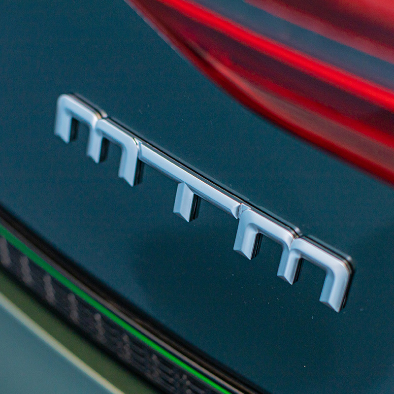MTM个性化定制j英文字母标汽车尾标改装车标汽车饰品银色黑mtm车