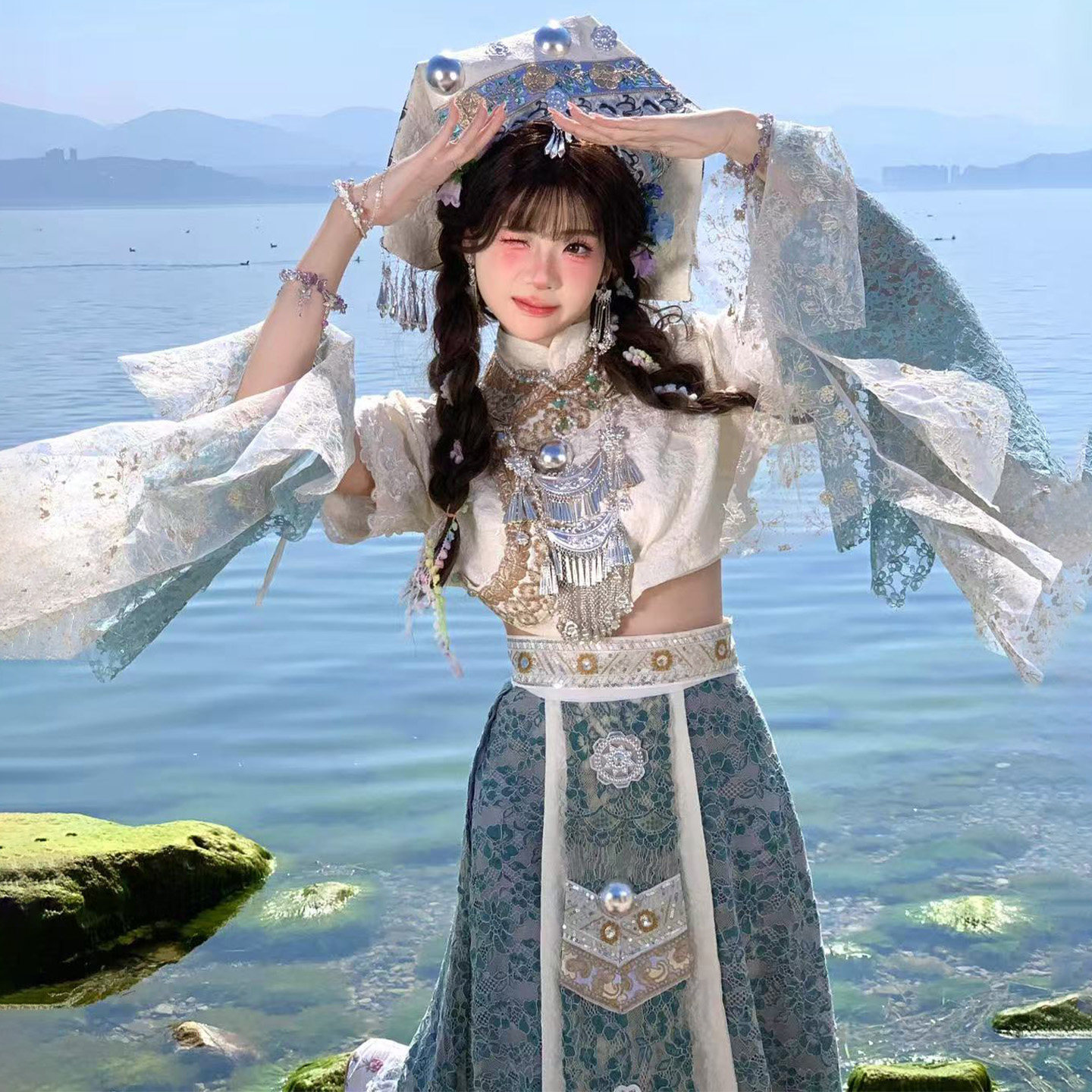 新款壮族女舞台演出旅拍套装