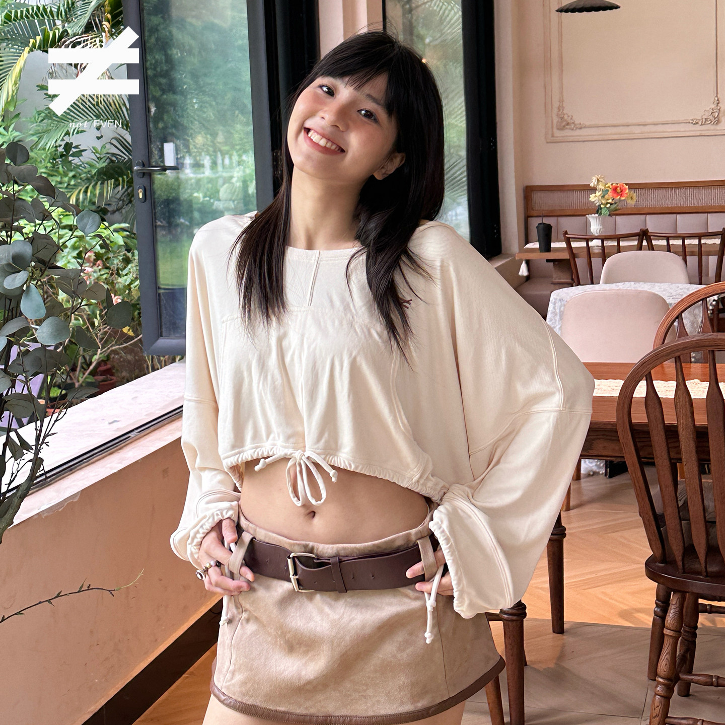 《鹦鹉梨严选》2025秋冬宽松可露肩杏色上衣连帽抽绳卫衣TBE023WH