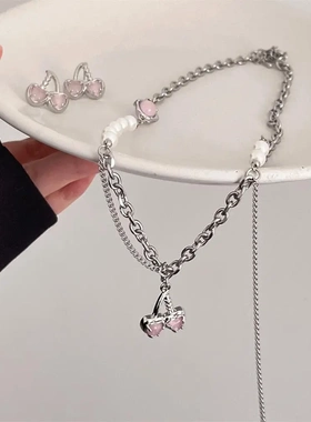 甜酷风粉色樱桃钛钢项链小众辣妹港风金属珍珠拼接链条锁骨链