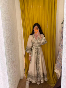 988 澳洲小众轻奢早春新款 连衣裙 长款 V领收腰大裙摆带泡泡袖