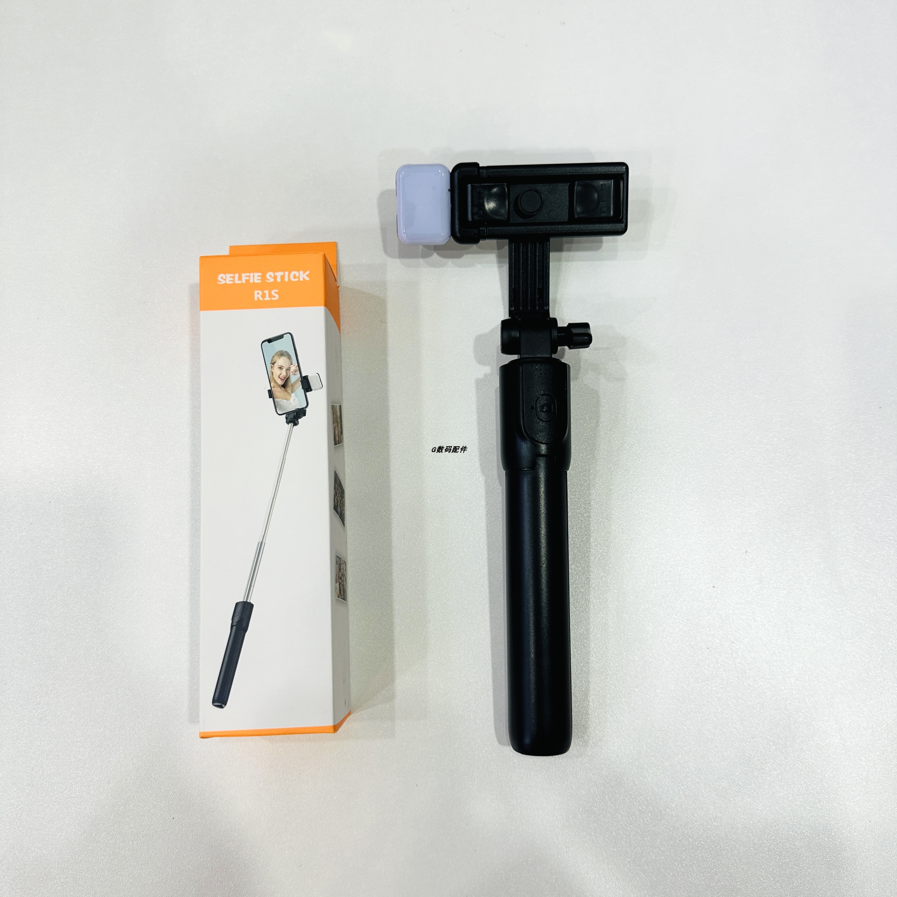 自拍杆加长款自带美颜灯户外拍摄神器新款卡通可伸缩三脚架便携款