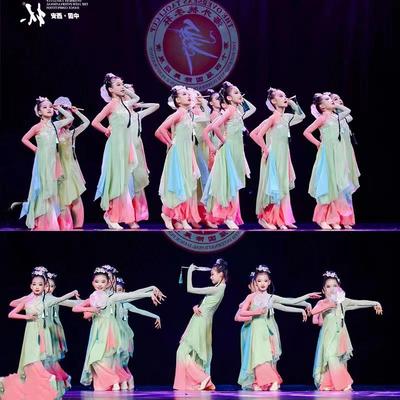 儿童古典舞演出服淡妆浓抹