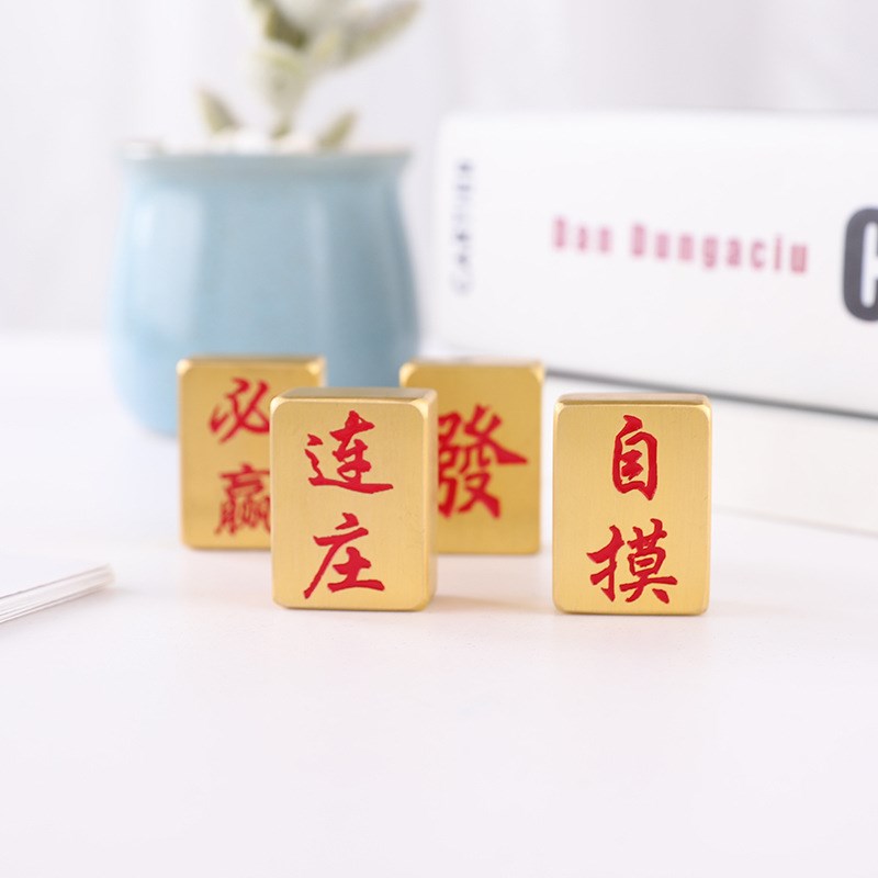 纯黄铜麻将镇纸红中发财精细打磨光滑实心N书法镇尺书房书桌摆件图片