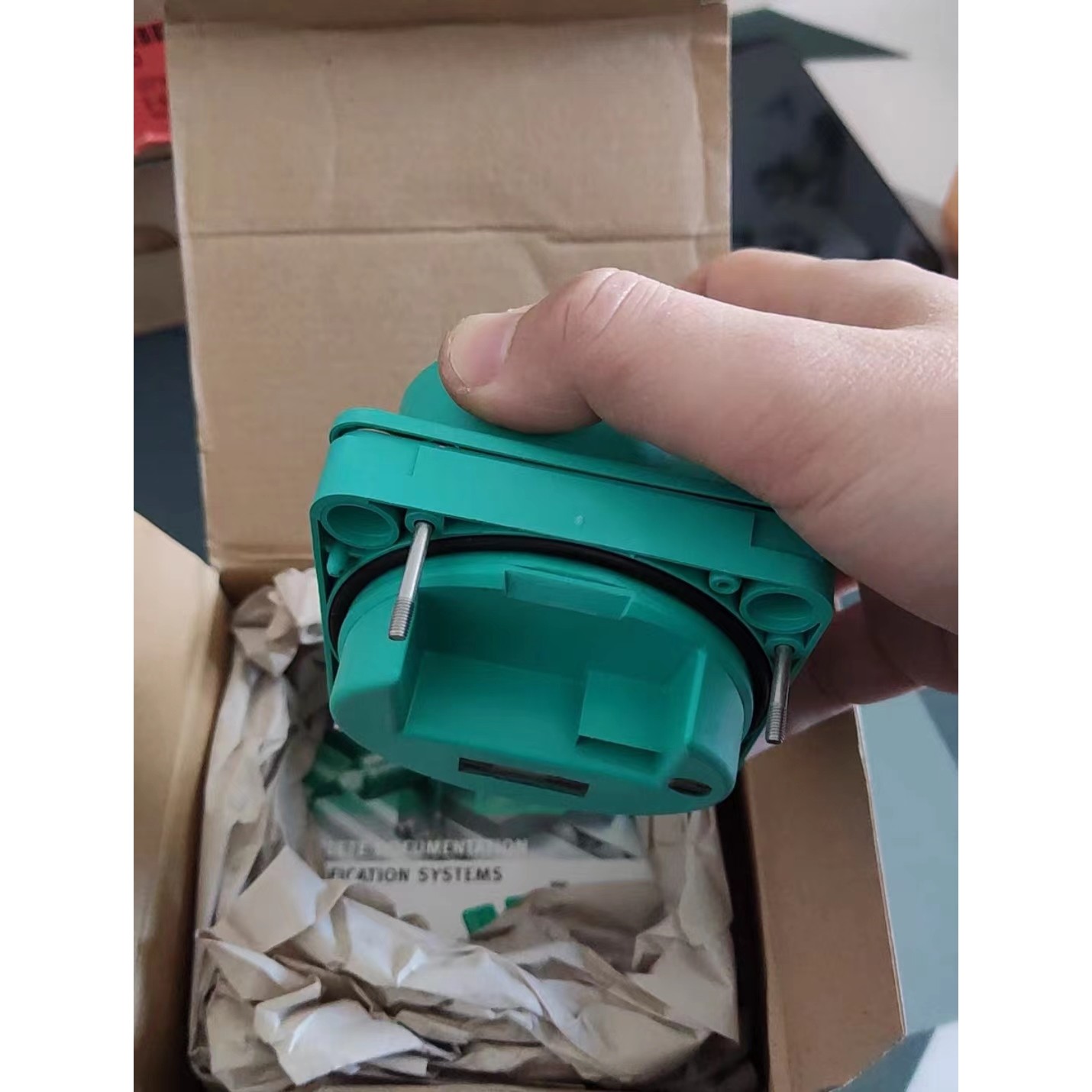 UC2000-30GM-IUR2-V15本特利超声波传感器UC2000-30GM-E7R2-V15