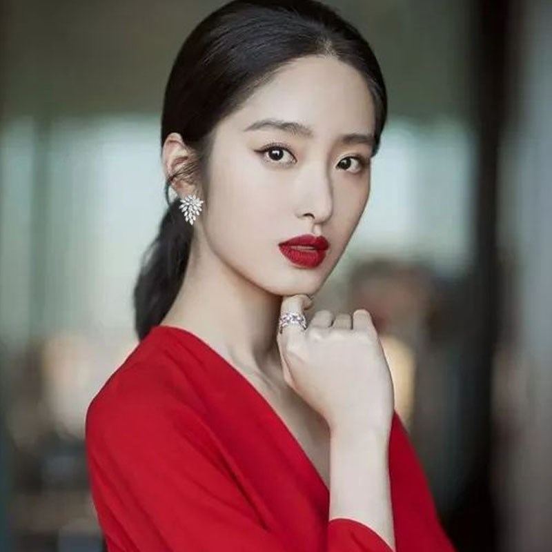 明星气质无耳洞闪亮锆石无痛耳夹女新娘结婚礼服轻奢高级感夹耳饰