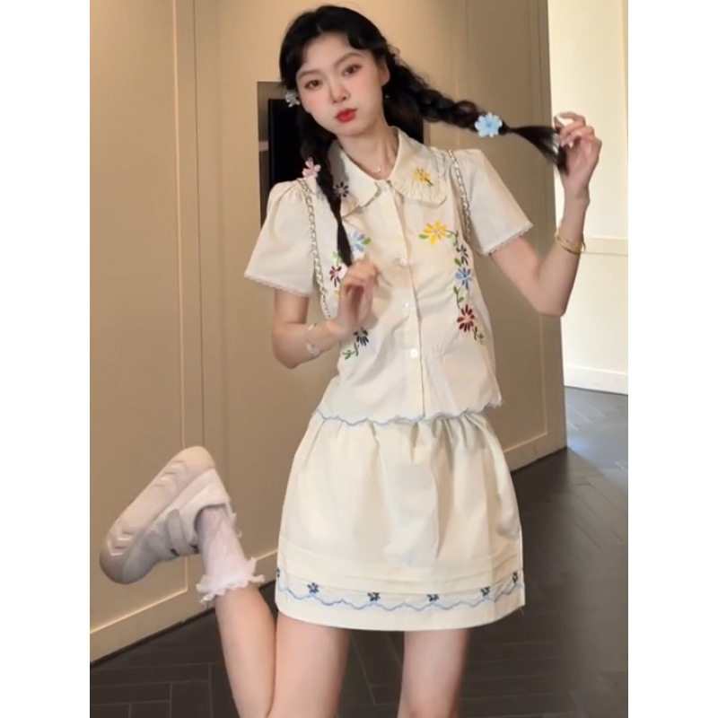 森系甜美刺绣娃娃领衬衫上衣搭配高腰半身短裙夏天气质减龄两件套