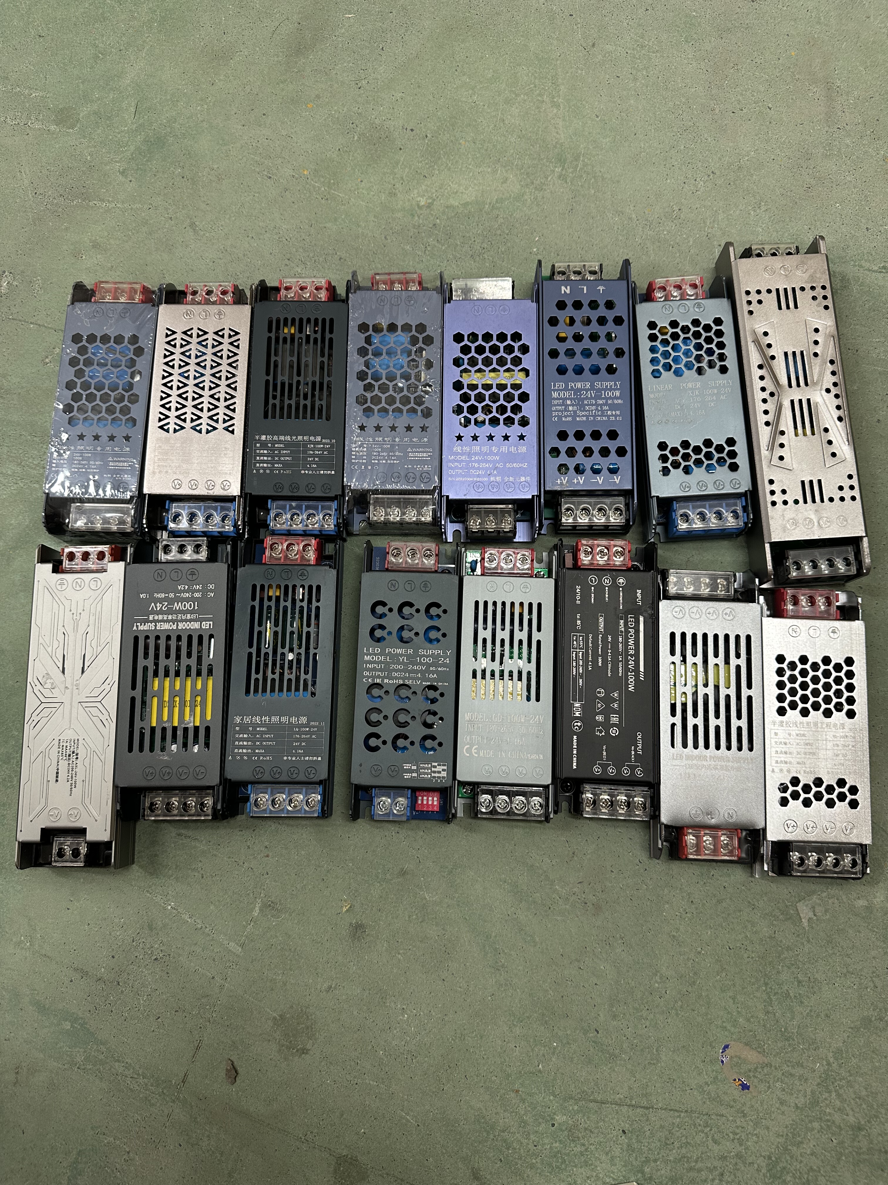 杂款24v4a左右电源 随机发一个 不包好坏 diy研究