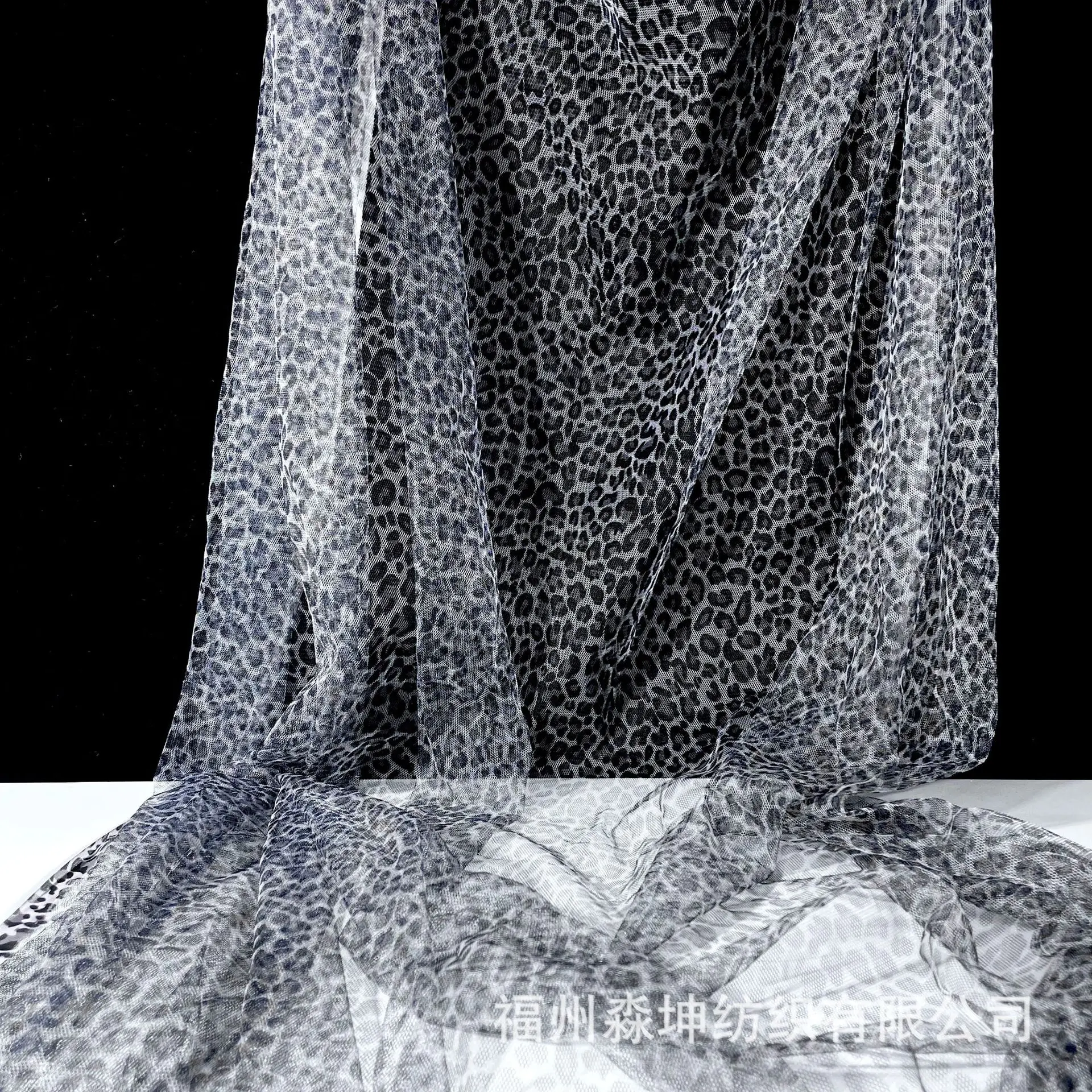 火爆高档时尚豹纹网纱裙子透明印花网纱面料ins风欧美风半面料