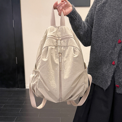 2025新款简约时尚尼龙双肩包