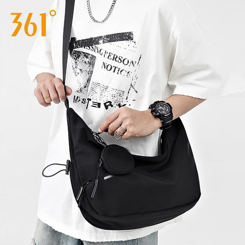361°男士斜挎包饺子包运动男包斜挎包新款便携大容量通勤单肩包