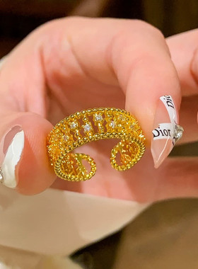 金店同款沙金仿真金满天星镂空碎钻戒指女ins风高级拉丝指环叠戴