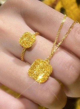 黄金色拉丝小方糖戒指