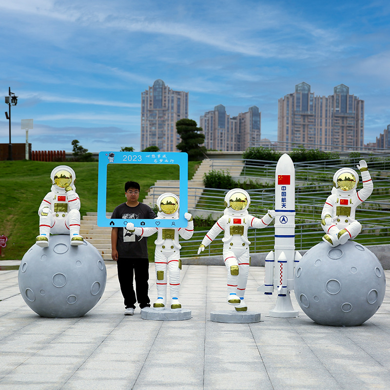 户外大型宇航员太空人玻璃钢雕塑商场售楼处酒店落地装饰创意摆件