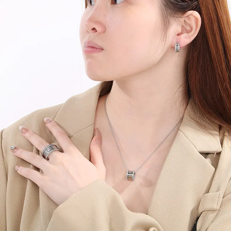 高级感数字镶钻戒指吊坠钛钢项链水钻小蛮腰耳环三件套