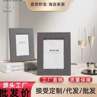 现代简约高级感时尚创意黑白网点皮革相框摆件样板间卧室客厅装饰
