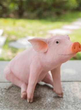 酒店公司小猪桌面。橱窗摆件办公桌造景图书馆柜台展厅饰品景区雕