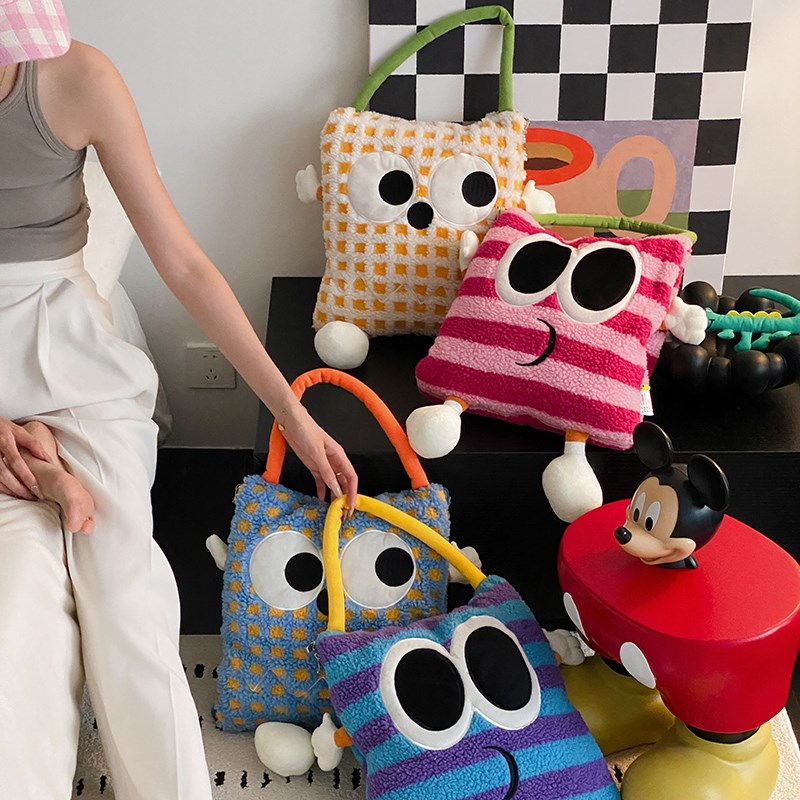 可爱卡通多功能抱枕被子两用二合一车载毯子便携折叠办公室午睡毯