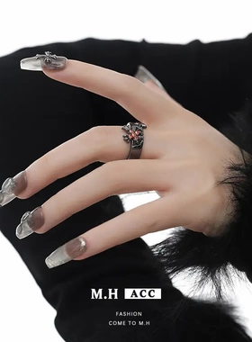 冬季十字架戒指女暗黑风时级感轻奢食指戒小众新年手饰品