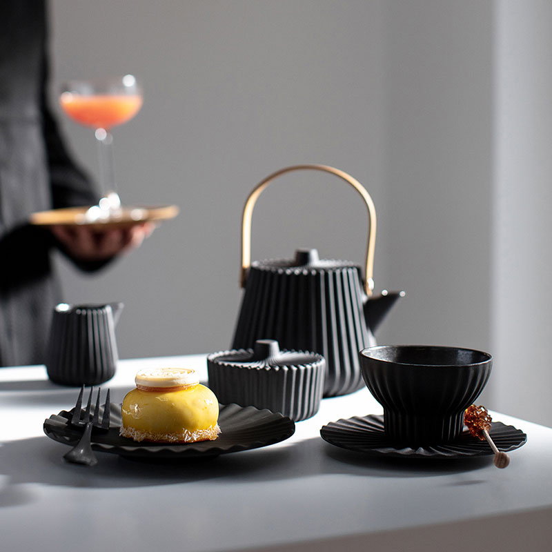 法国Revol 设计师款 手工陶瓷茶壶带茶滤 黑陶茶杯甜点盘茶具套装