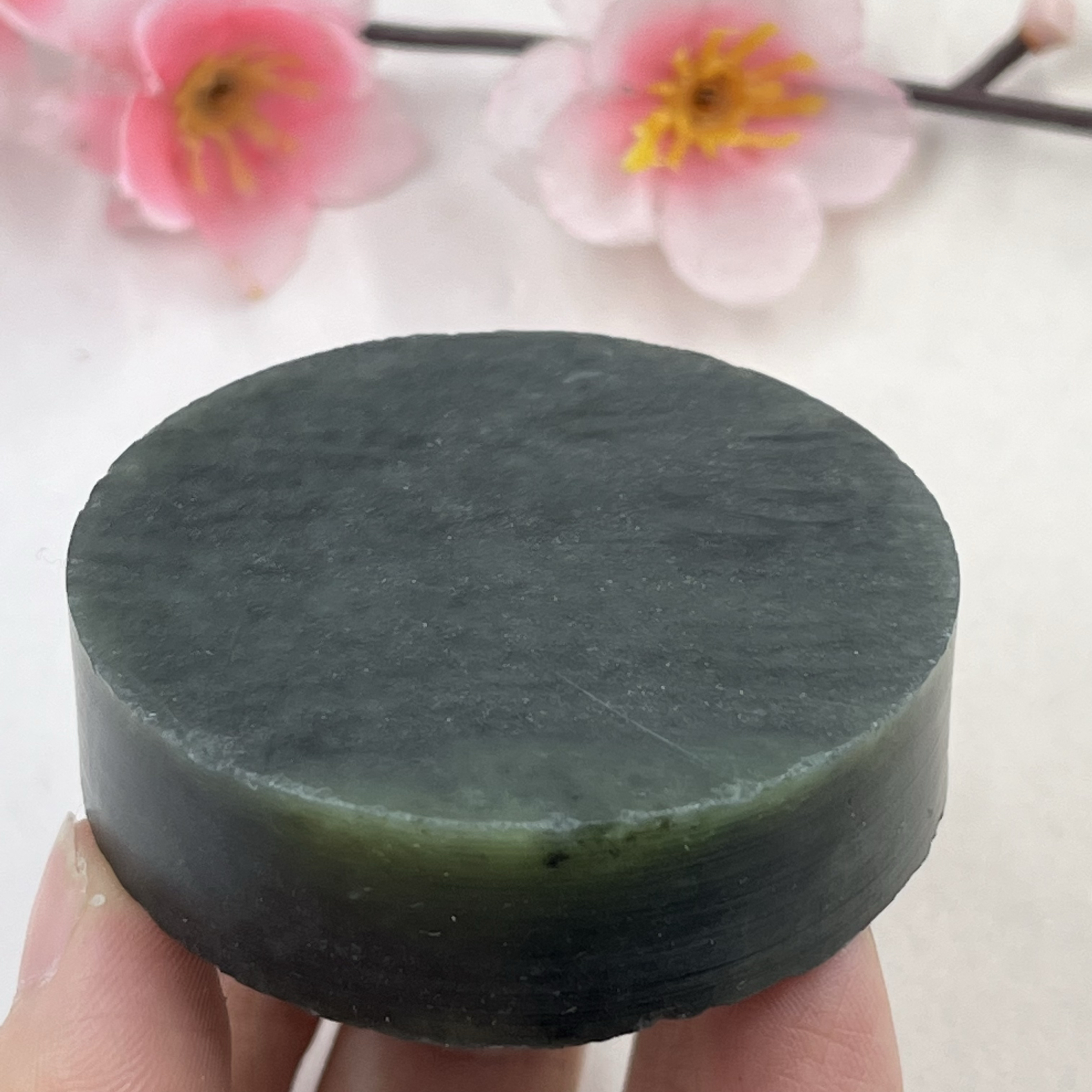 新疆和田玉点墨青花手镯芯边角料玉石料下脚 料DIY圆牌包邮88克ta