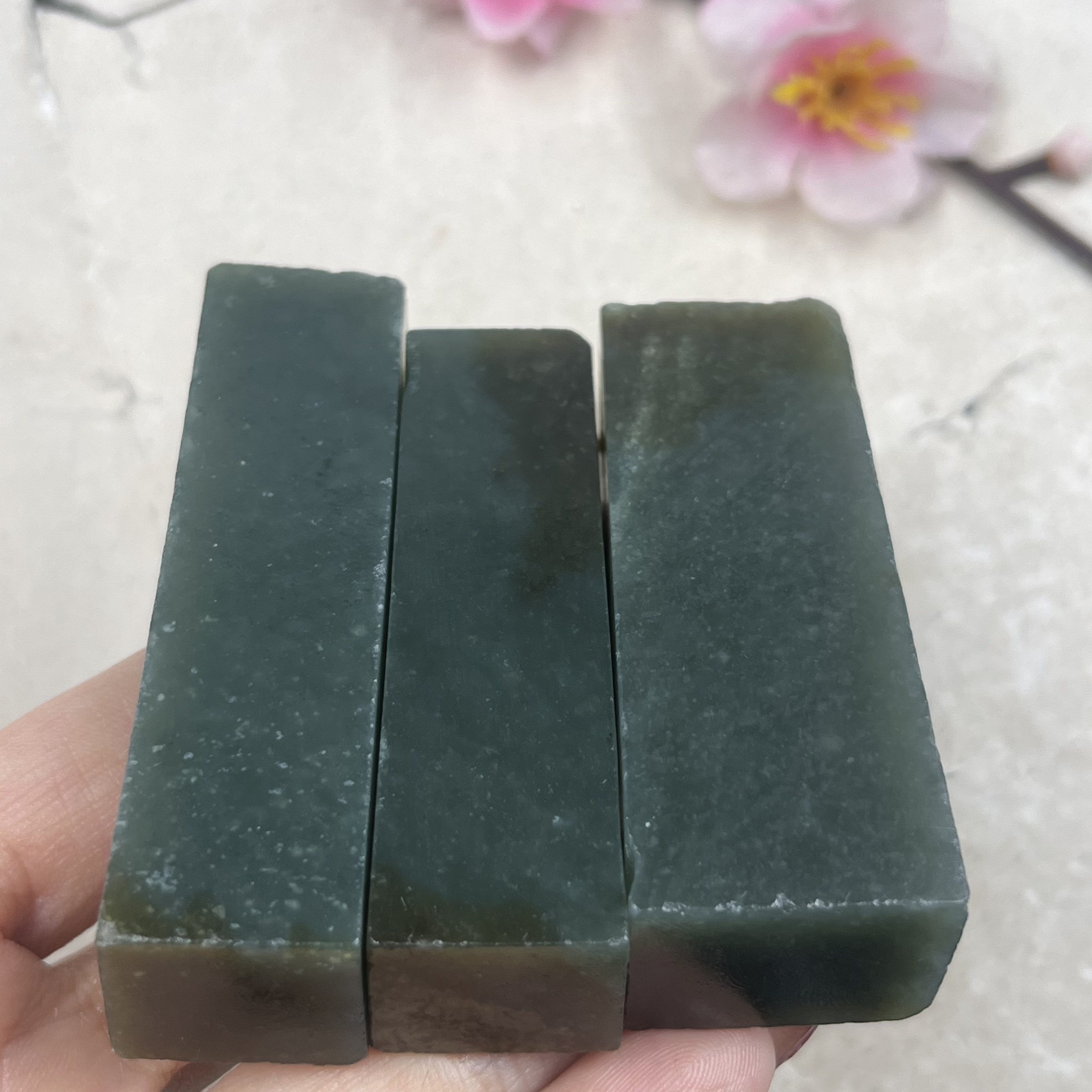 3件价新疆和田玉糖青玉且末印章挂件边角料小件方块下脚料包邮t