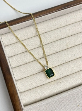钛钢项链不掉色女百搭绿色锆石吊坠锁骨链高级感秋冬饰品