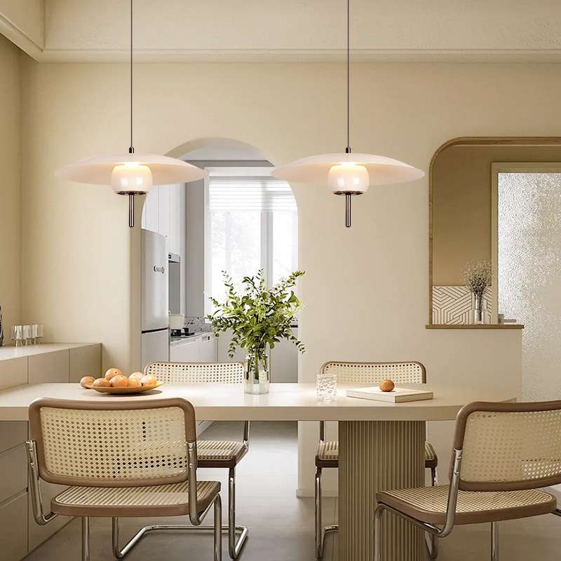 北欧餐厅吊灯极简卧室飞碟意式设计师创意吧台餐桌灯饰护眼吸顶灯