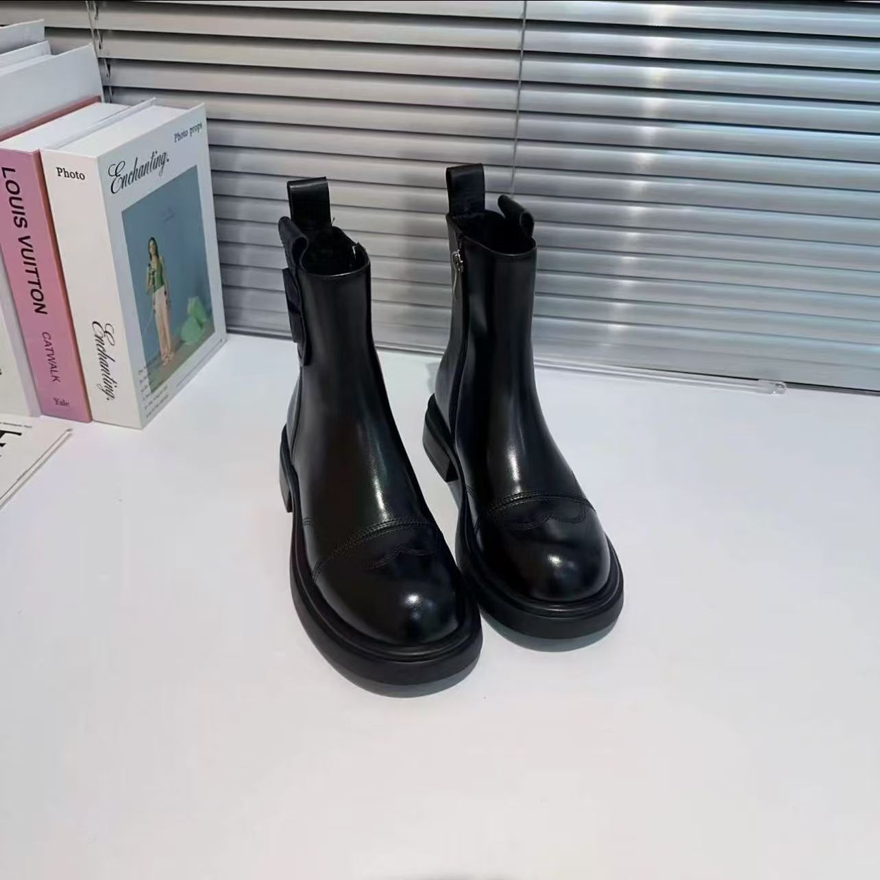 品牌真皮马丁靴女靴2025新款冬季