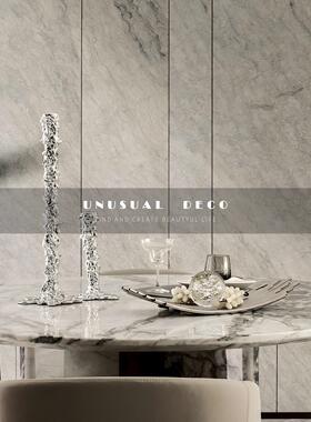 不寻常的可访问豪华现代模型室客厅和餐厅银烛台水果盘水晶球组合