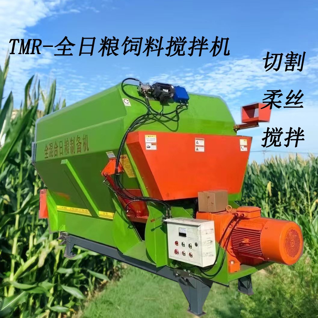 卧式全日粮饲料搅拌机可以把长草粉碎柔丝加入精粮充分搅拌