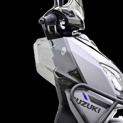 适用铃木uy125腿部风挡改装配件加大侧护板专用风挡挡风被护膝盖