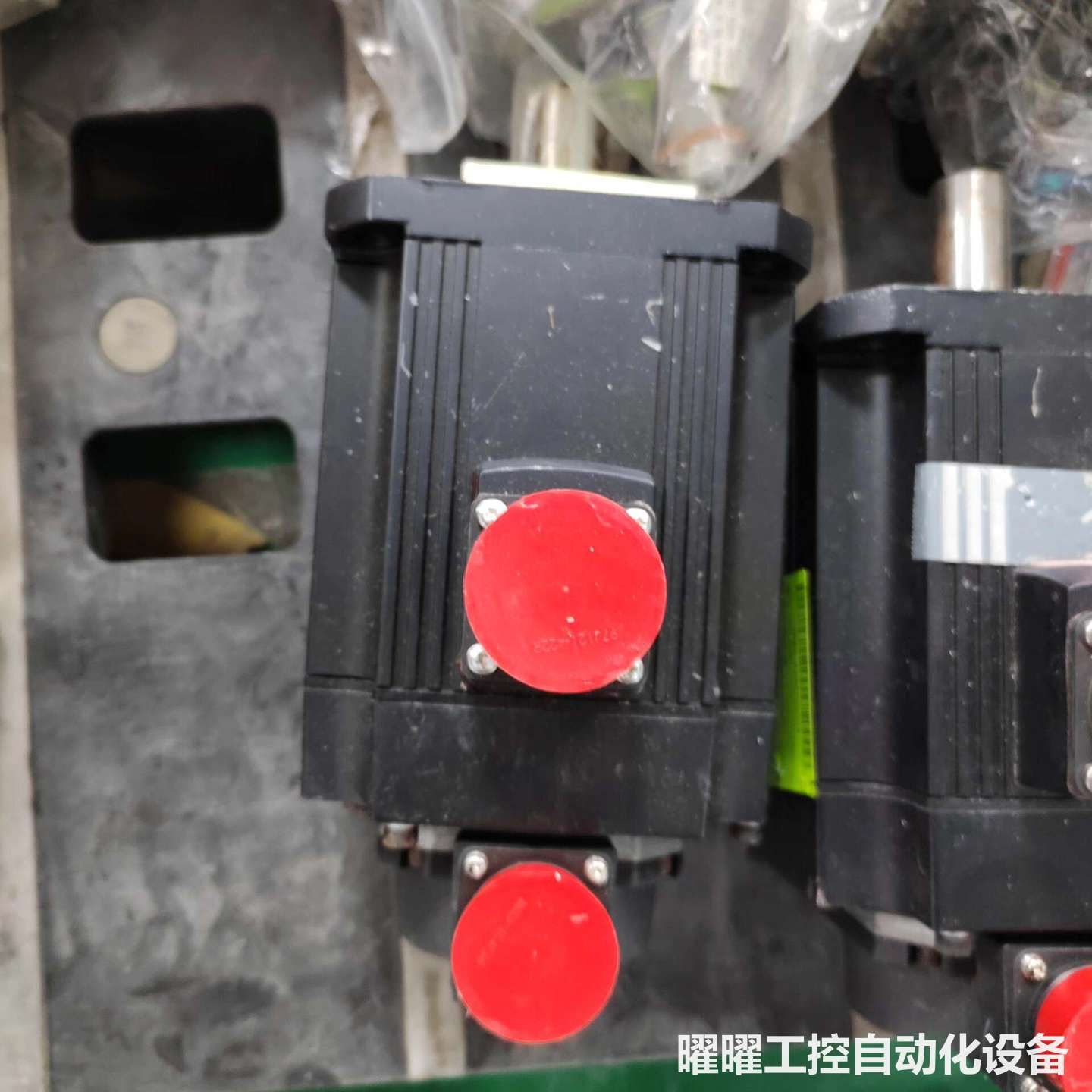 三菱伺服电机 日本原装,三相交流,参数铭牌清晰,具体见图,轴