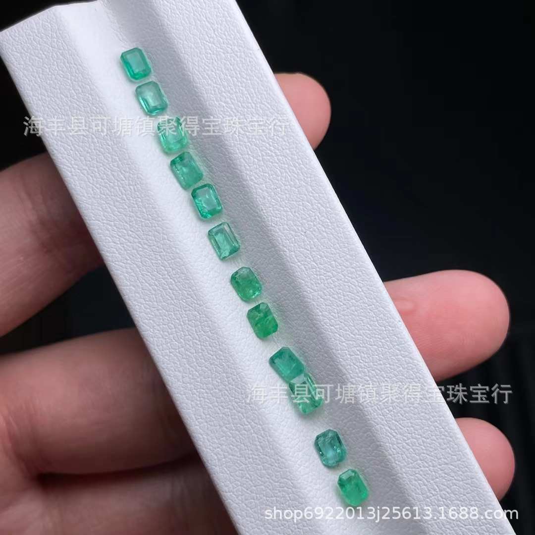天然祖母绿裸石戒面 颜色鲜艳 形状饱满 祖母绿裸石直销