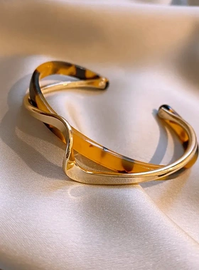 真金电镀亚克力豹纹晕染开口手镯个性设计感手环欧美风手饰女