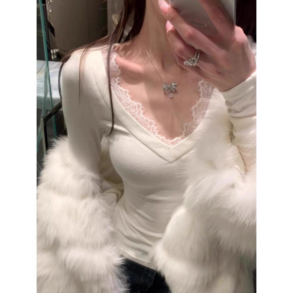 纯欲风性感蕾丝花边v领打底