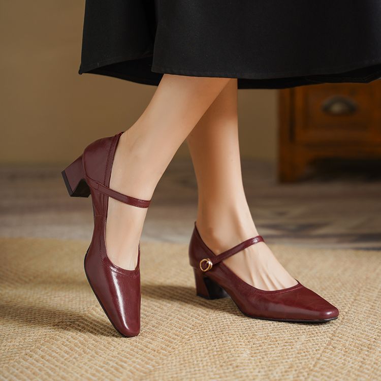 美拉德复古小羊皮酒红色一字带玛丽珍小皮鞋粗跟高跟鞋女大码4142